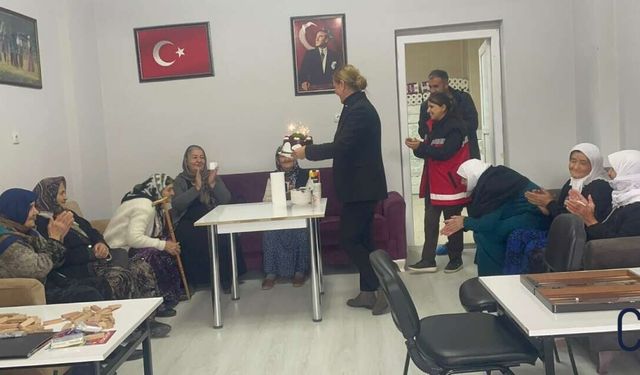 Hakkari’de Verde teyzeye doğum günü sürprizi