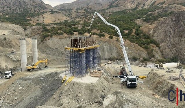 Hakkari-Van yolundaki iki köprünün yapımı sürüyor