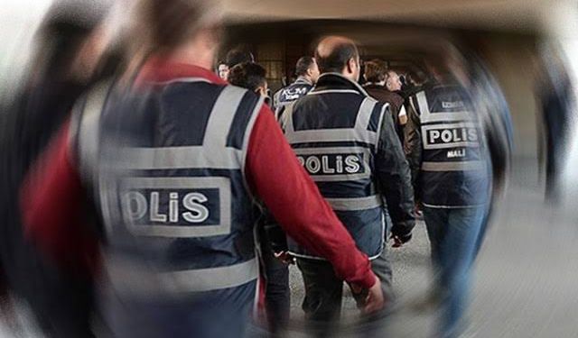 İzmir’de FETÖ operasyonu: 12 kişi gözaltına alındı