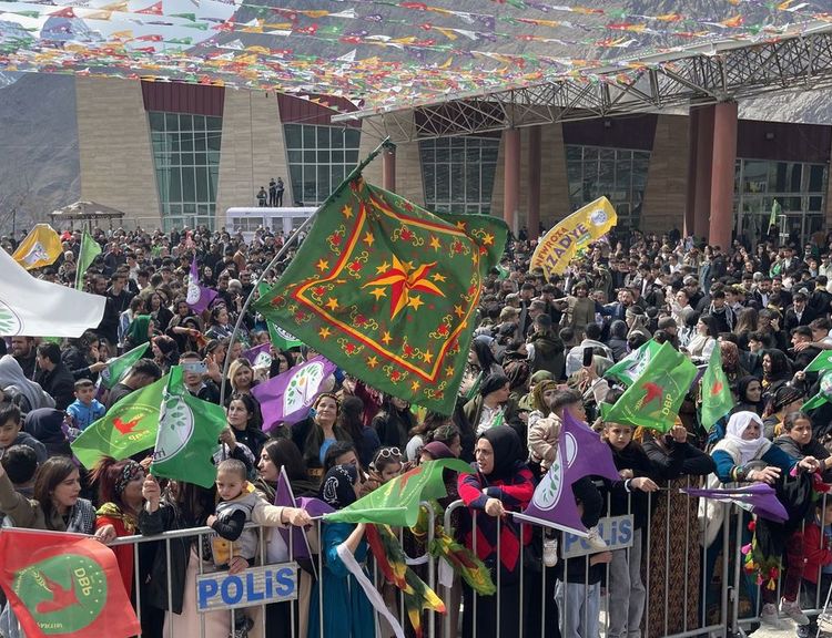 Hakkari’de Newroz Coşkusu: Binlerce Kişi Bir Araya Geldi