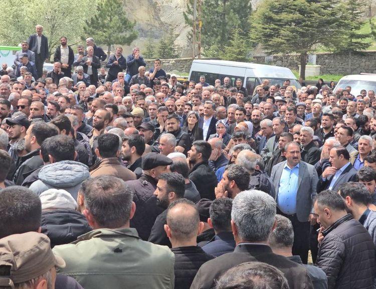 Hakkari'deki Kazada Hayatını Kaybedenler Son Yolculuğuna Uğurlandı