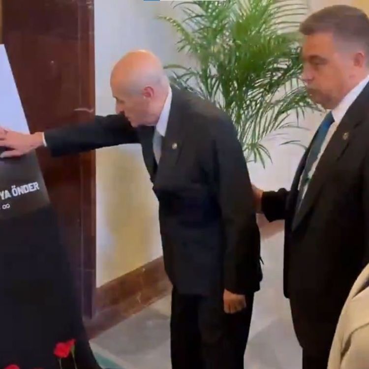 MHP Lideri Bahçeli, Sırrı Süreyya Önder İçin TBMM’de Taziye Ziyaretinde Bulundu