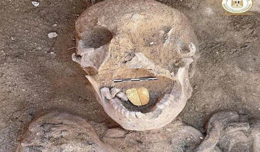 2 bin yaşında altın dilli mumyalar bulundu