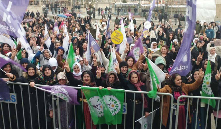 Hakkari'de '8 Mart Dünya Kadınlar Günü' coşkuyla kutlandı