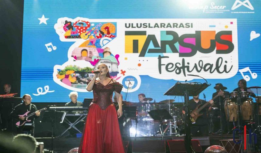 Candan Erçetin'in Sahne Performansı Büyüledi