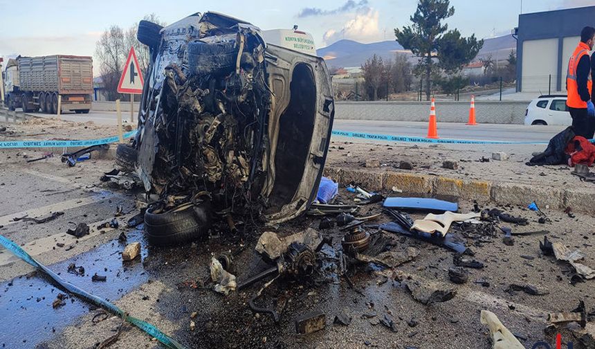 Karayolunda Kontrolden Çıkan Araç Refüje Çarptı, 3 Kişi Hayatını Kaybetti