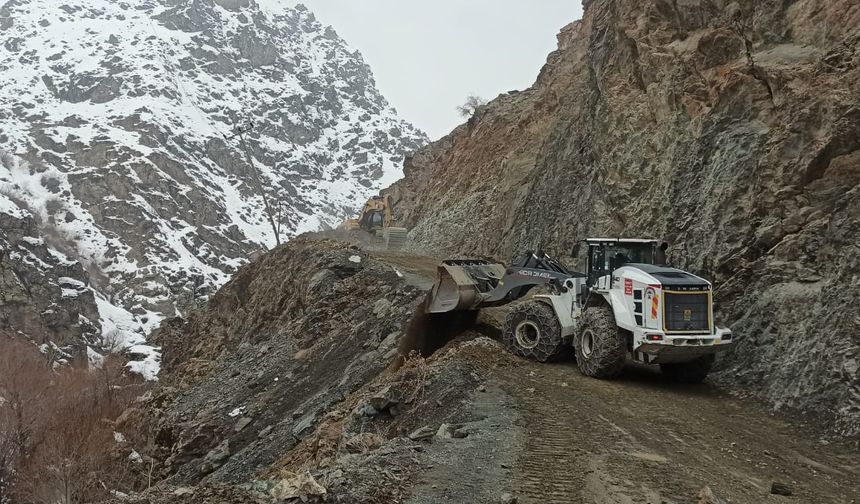 Hakkari’de Köy Yolları Kışa Hazır