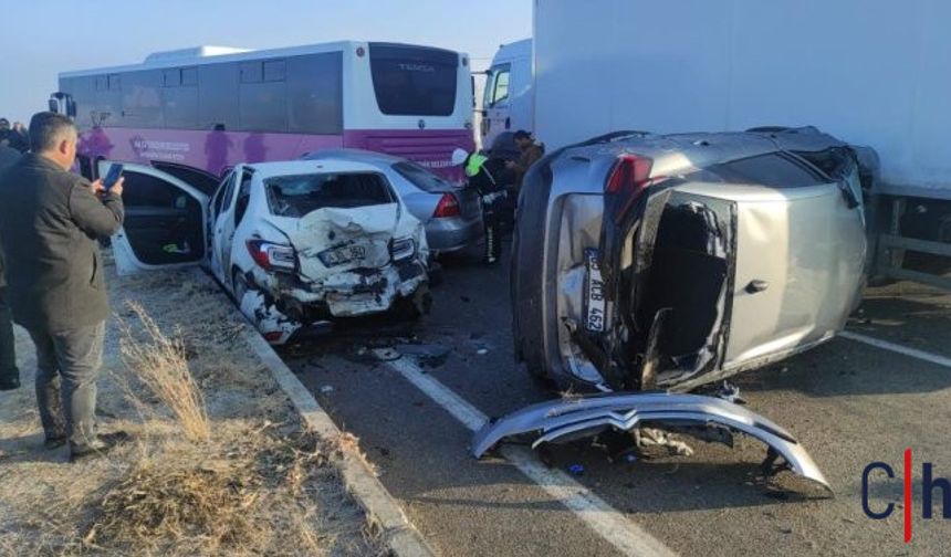 Van'da Zincirleme Trafik Kazası: 1 Ölü, 51 Yaralı