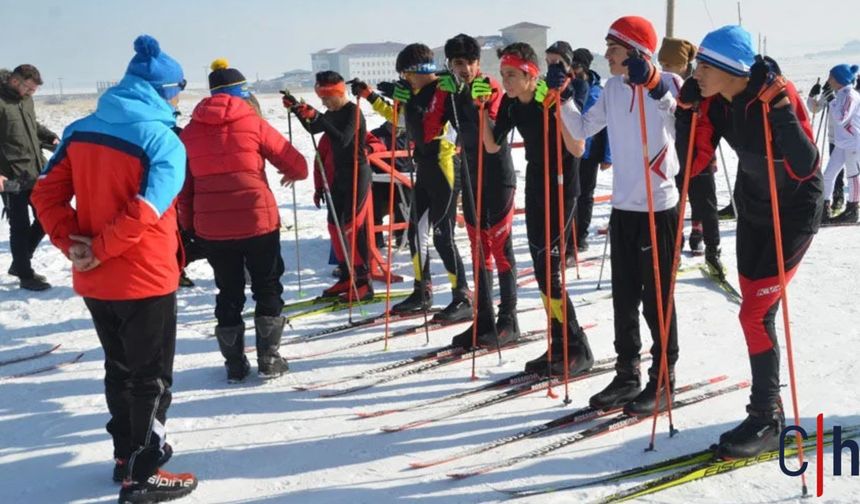 Yüksekova’da 60 Sporcu Kayaklı Koşu İl Birinciliği İçin Mücadele Etti