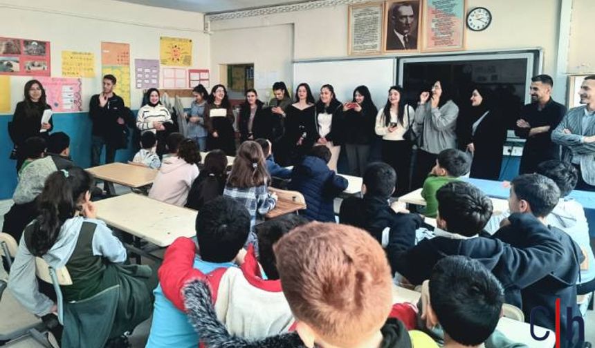 Hakkari Üniversitesi Topluluğu, Kitap Bağışı İle Okulların Kütüphanelerini Zenginleştiriyor