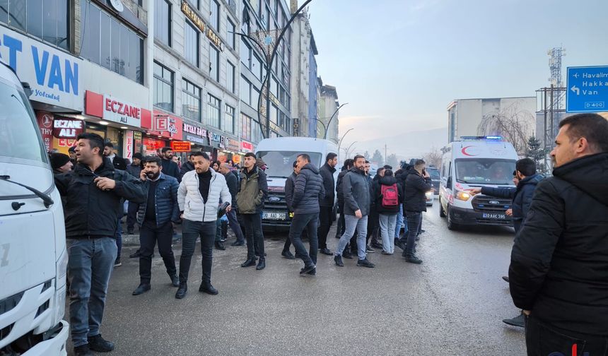 Hakkari'de Bıçaklı Kavga: Biri Kadın Olmak üzere 3 Yaralı