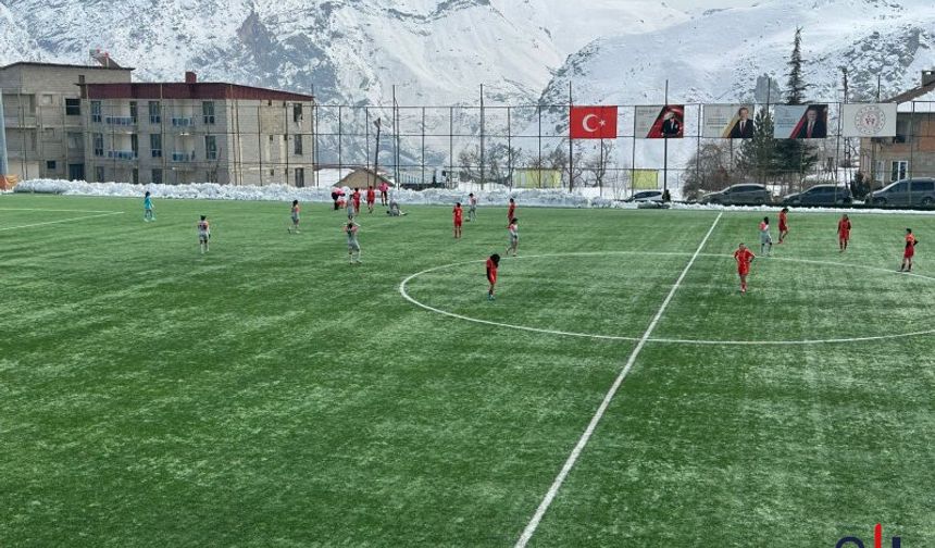 Yüksekova Spor Kadın Futbol Takımı, Yukatel Kayseri’yi 3-0 Mağlup Etti!