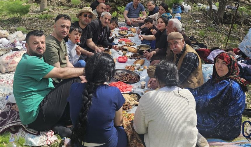 Hakkari'de 1995 Yılında Boşaltılan Kavaklı (Şıvişk) Köyüne İlk Ziyaret!