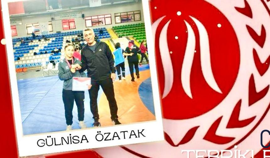 Hakkarili Kadın Güreşçi Gülnisa Özatak Türkiye Şampiyonu Oldu