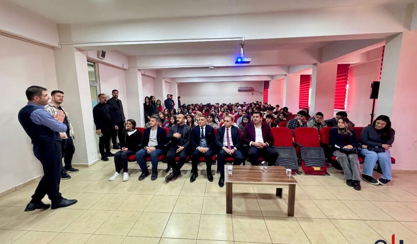 Hakkari'de YKS Öğrencilerine Moral ve Motivasyon Semineri!