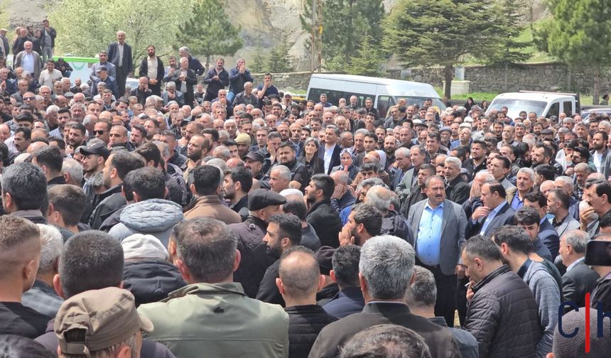 Hakkari'deki Kazada Hayatını Kaybedenler Son Yolculuğuna Uğurlandı