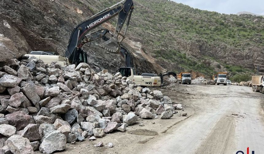 Ölüm Yolu Tarih Oluyor: Kayalara Karşı Duvar Örülüyor!