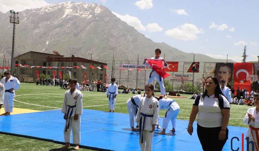 Hakkâri’de 19 Mayıs Coşkusu Şehir Stadında Sürdü