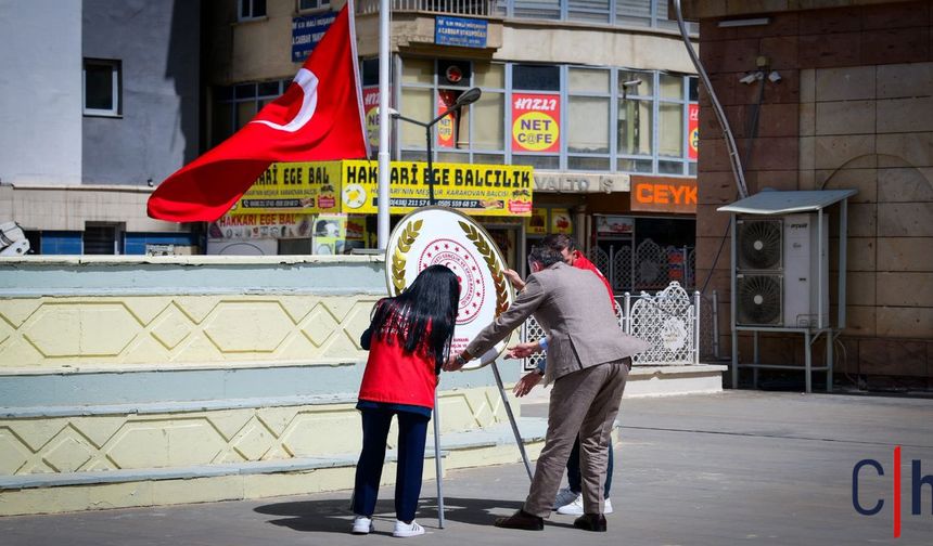 hakkari'de 19 Mayıs Törenleri Çelenk Sunma ile Başladı
