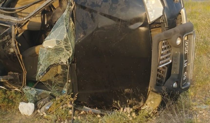 MEB Personelini Taşıyan Araç Takla Attı: 4 Yaralı