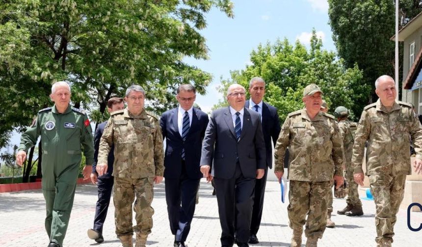 TSK Komuta Kademesi İran Sınırında Denetimde