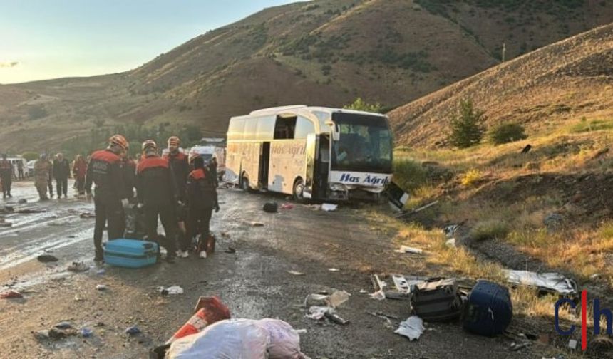 Yolcu Otobüsü Devrildi: 4 Can Kaybı, 23 Yaralı