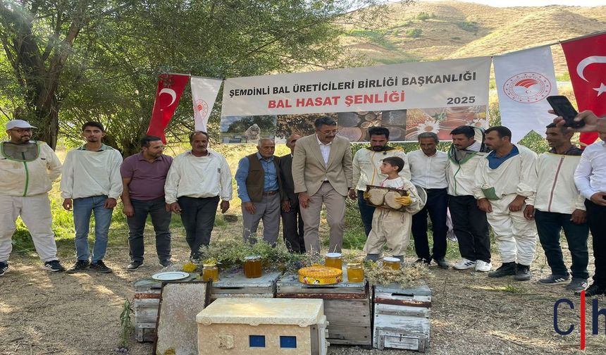 Şemdinli’de Arıcılar Bal Sağım Etkinliğinde Buluştu