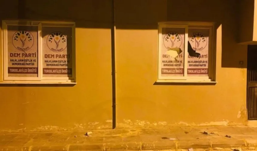 DEM Parti Toroslar İlçe Binasına Taşlı Saldırı: Saldırgan Gözaltında