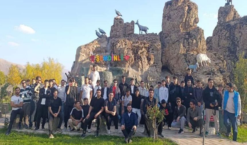 Diyarbakır ve Batmanlı Gençler Hakkari'de Buluştu