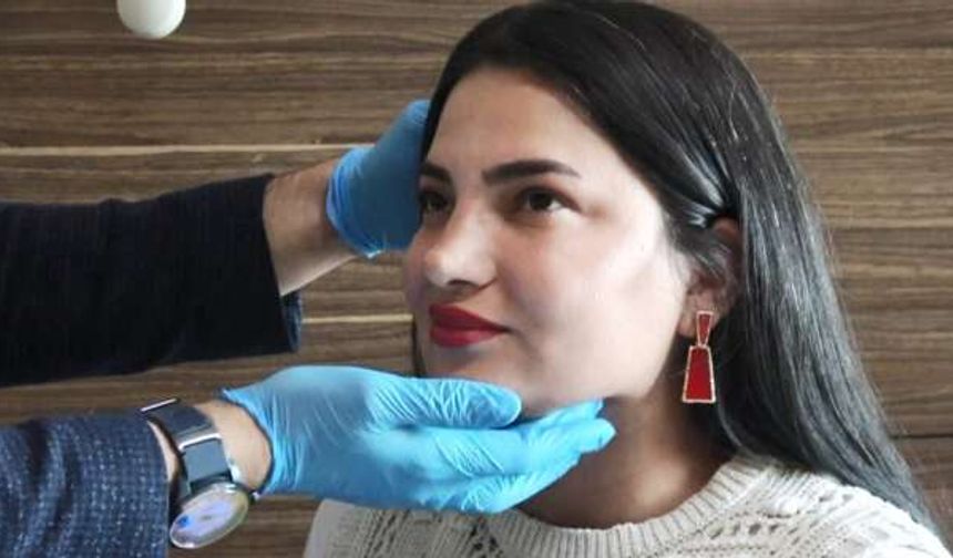 Hakkarili Kadının Tükürük Bezi Taşı Samsun’da 15 Dakikada Alındı