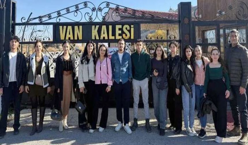 Hakkari Üniversiteli Gençlere Moral Gezisi