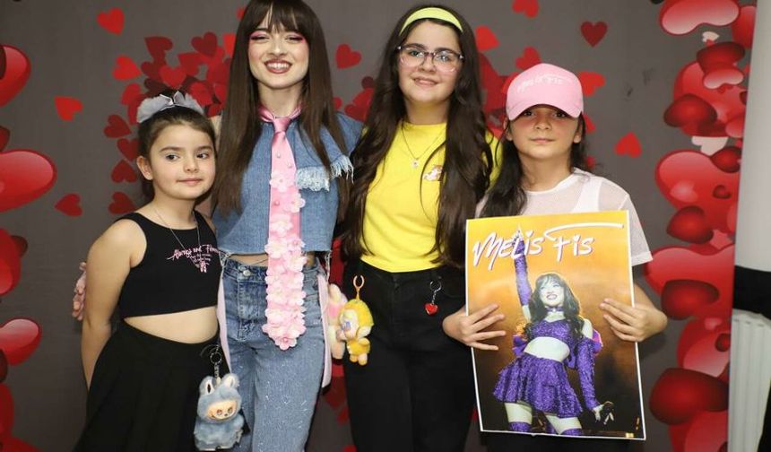 Genç Popçu Melis Fis’ten Hakkari’de Coşkulu Konser