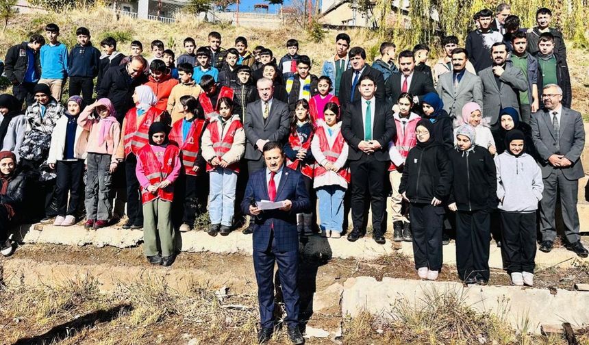 “Türkiye Yeşeriyor, Gazze Güçleniyor” Projesi Kapsamında Hakkâri’de Fidanlar Toprakla Buluştu