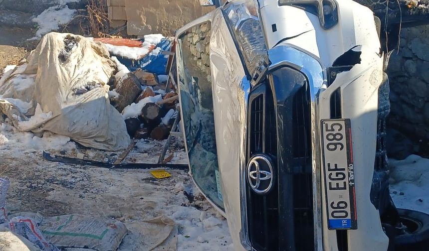 Hakkari’de VEDAŞ Arıza Ekibi Kaza Yaptı: 4 Yaralı