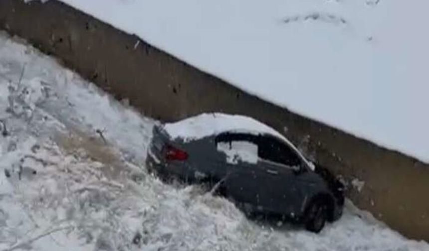 Hakkari'de Yoğun Kar ve Buzlanma Kazalara Neden Oldu