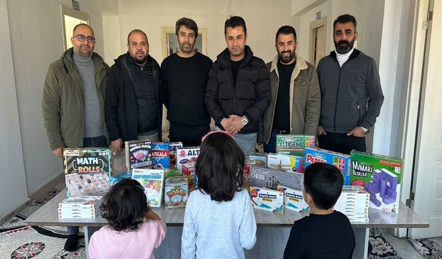 Hakkari'de Köy Okulları ve Özel Eğitim Kurumlarına 440 Eğitim Seti