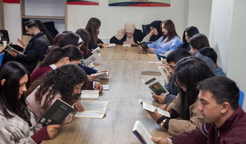 Hakkari'de “Dijital Mola” Etkinliği: Ekranlar Kapanıyor, Kitaplar Açılıyor