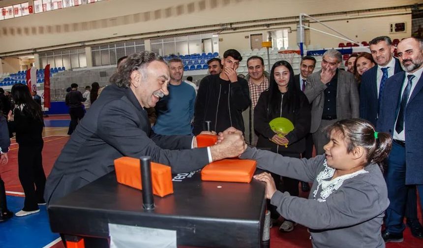 Hakkâri’de “Spor Şenliği” ile 3 Aralık Dünya Engelliler Günü Kutlandı