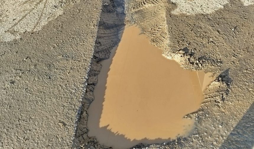 Gazi Mahallesi Doğalgaz Kazısı Sonrası Yol Köstebek Yuvasına Döndü: Mahalleli Tepkili