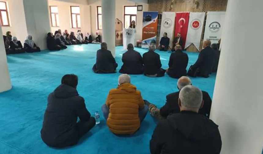 Hakkari’de Umre Yolcularına Temel Sağlık Bilgileri Semineri