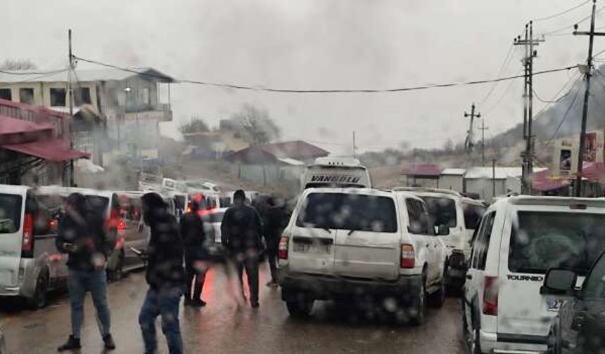 Üzümlü Sınır Kapısı’nda Sistem Arızası: Araç Kuyruğu Kilometreleri Buldu