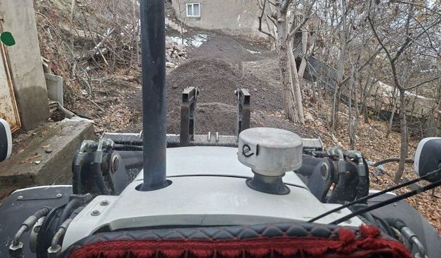 Berçelan’da 35 Yıllık Yol Hasreti Sona Erdi: Yeni Yola İlk Stabilize Bakım