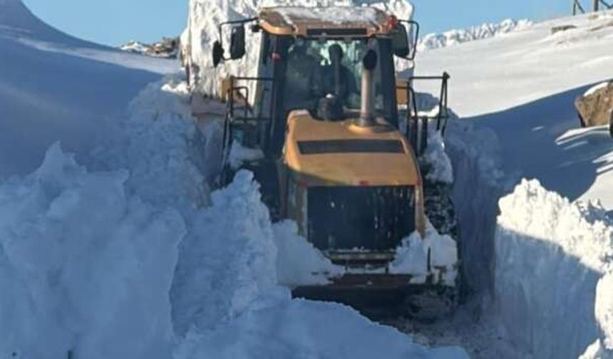 Hakkari’de 60 saatte: Yüzlerce Yerleşim Yolu Yeniden Açıldı