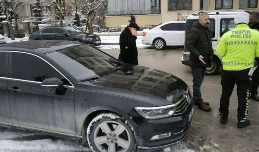 İpekyolu Belediyesi’nin Makam Aracına Haciz: Başkan Uzunay Trafikte Durduruldu