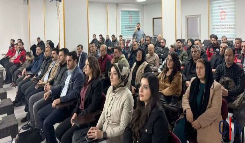 Şemdinli’de Halk Sağlığı Buluşması: “İntiharları Önlemede Ailenin Rolü” Ele Alındı