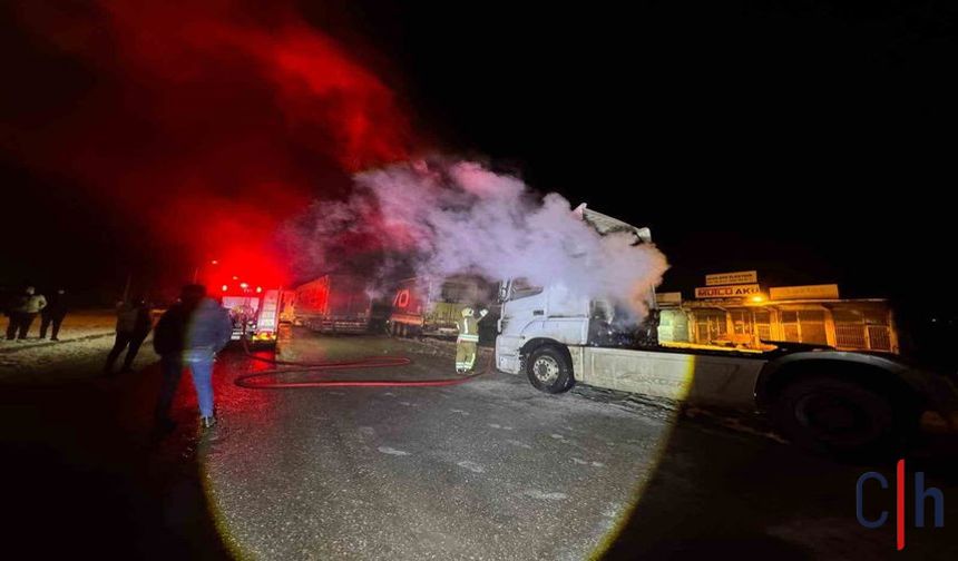 Seyir Halindeki TIR Alev Alev Yandı