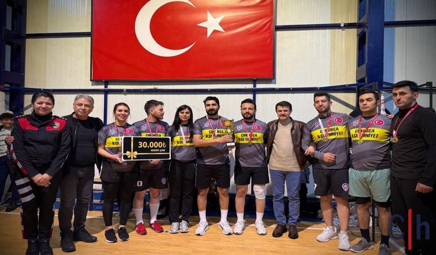 Kurumlar Arası Voleybol Turnuvası Çukurca’da Nefes Kesti