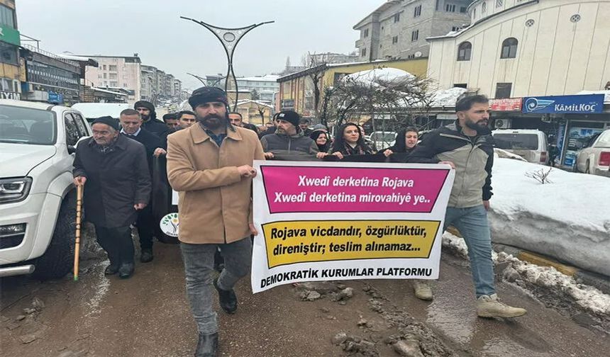 Şemdinli’de Rojava’ya Yönelik Saldırılar Yürüyüşle Protesto Edildi