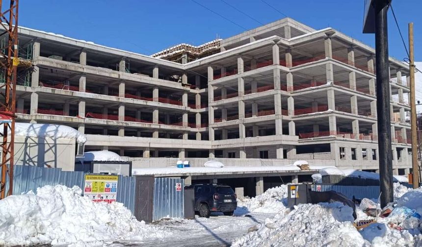 Hakkari'de kadın doğum hastanesi binası hızla yükseliyor