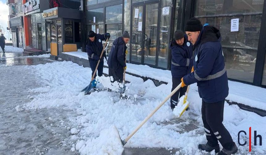 Hakkari Belediyesi’nden Karla Mücadelede Yoğun Mesai